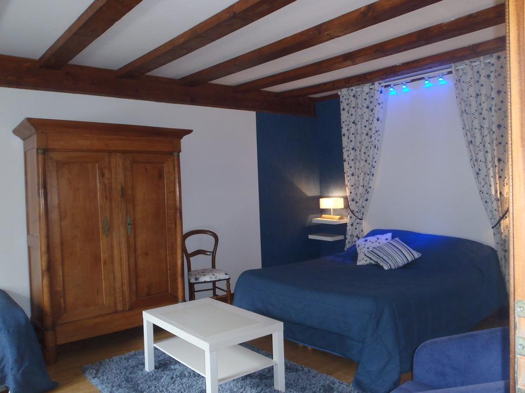 Chambres D'Hotes Du Domaine De Jacquelin Saint-Germain-du-Puy Bilik gambar